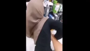 Cewe Jilbab Di Doggy Di Konter Hp