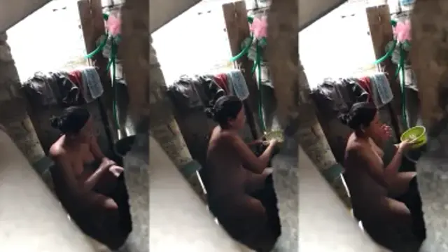 Intip Gadis Desa Mandi