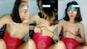 Kak Raisa Toket Kecil Berkacamata