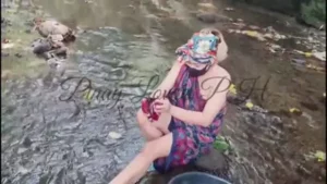 Ngewe Istri Abis Cuci Baju Di Pinggir Sungai